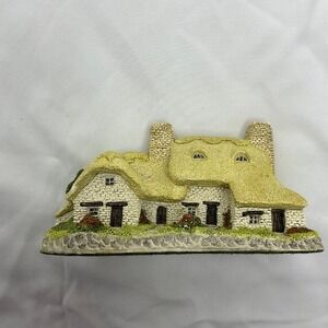 David Winter Meadow Bank Cottage‎ Sculpture Hand Painted Home Decor Collectible